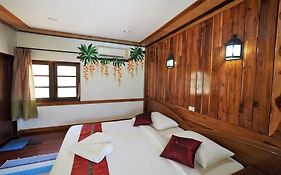 เขาโทน ริเวอร์วิว รีสอร์ท Hotel 3*